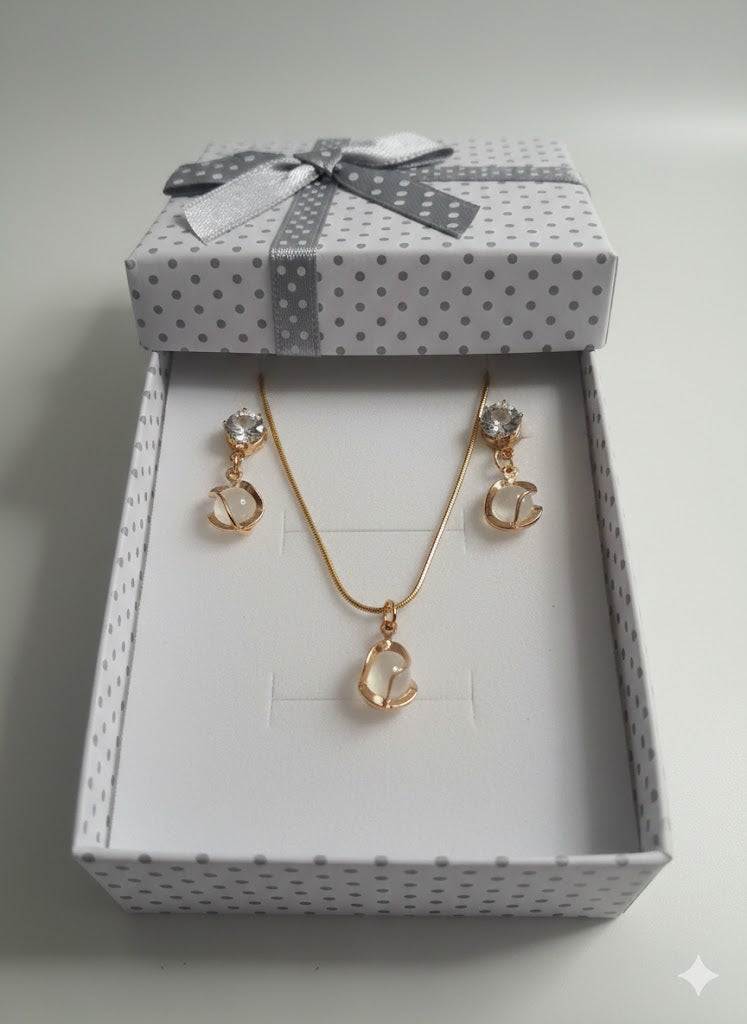 Golden Gaze Cat’s Eye & Copper Necklace Set