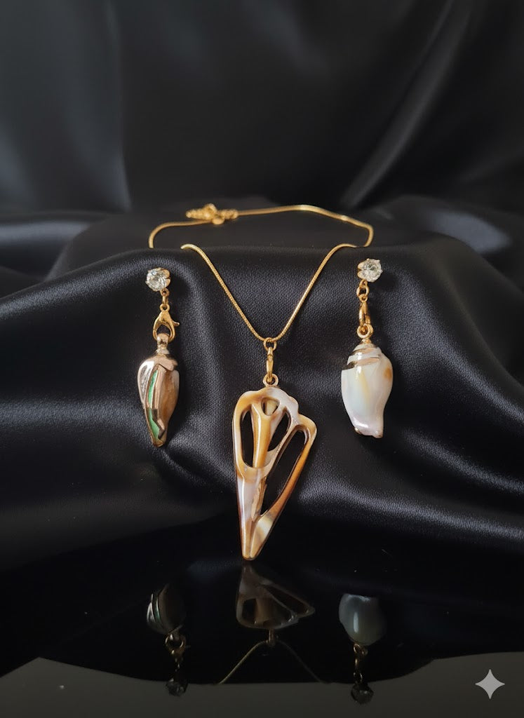 Golden Shoreline Shell & Gold Necklace Set